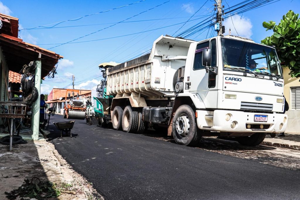 Nova etapa de asfaltamento avança em Água Branca com investimento de quase R$ 2 milhões