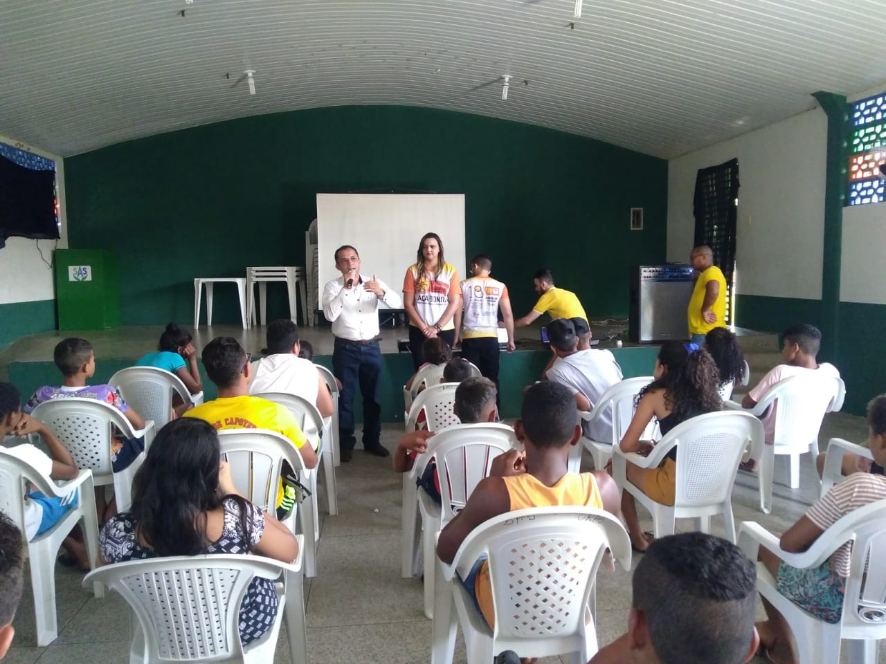 Prefeitura de Água Branca promove palestra para os jovens do SCFV Prefeitura de Água Branca promove palestra para os jovens do SCFV