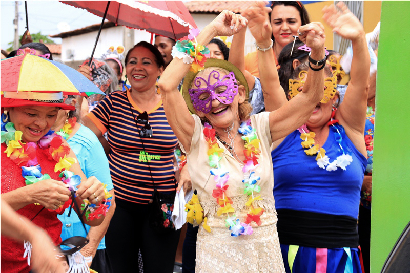 Baile de Carnaval abre atividades do SCFV Idoso em Água Branca
