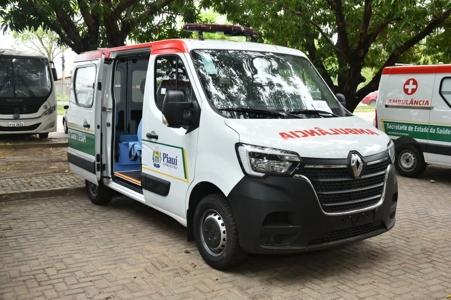 Água Branca recebe nova ambulância para a Saúde Municipal