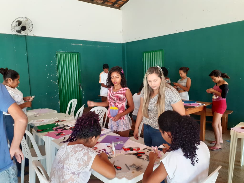 Água Branca: SCFV oferece curso de artesanato para jovens que participam do serviço