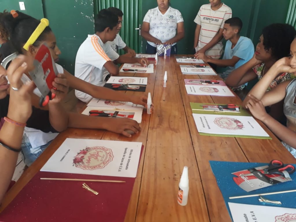 Água Branca: SCFV oferece curso de artesanato para jovens que participam do serviço