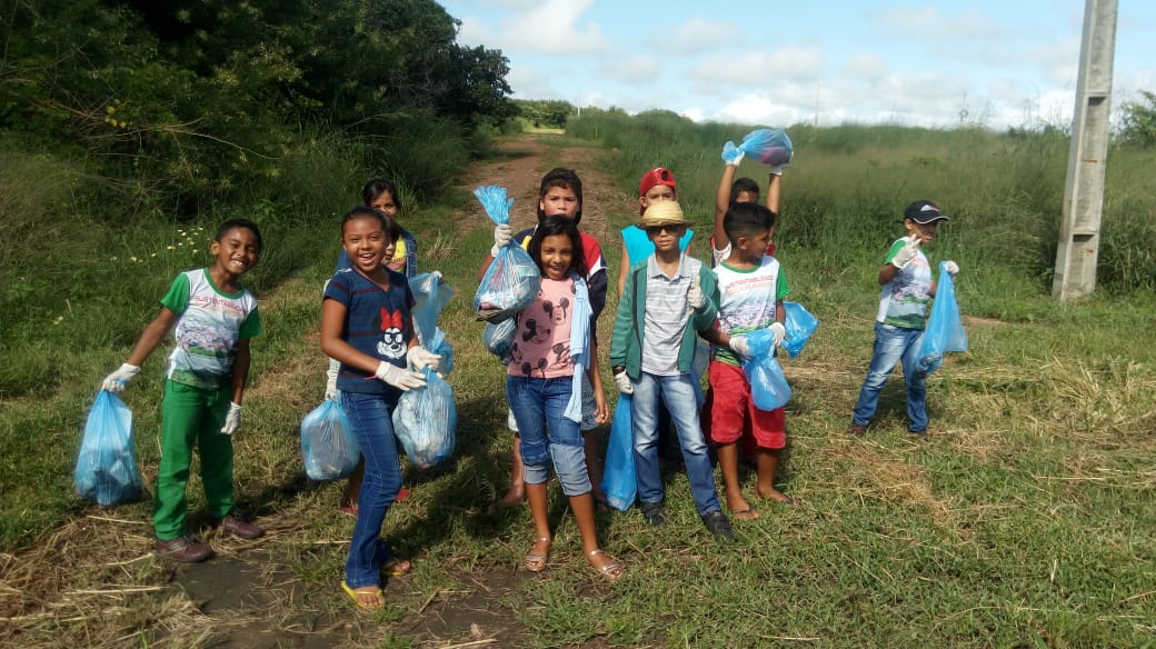 Alunos de Água Branca realizam ação de combate ao mosquito da dengue Alunos de Água Branca realizam ação de combate ao mosquito da dengue