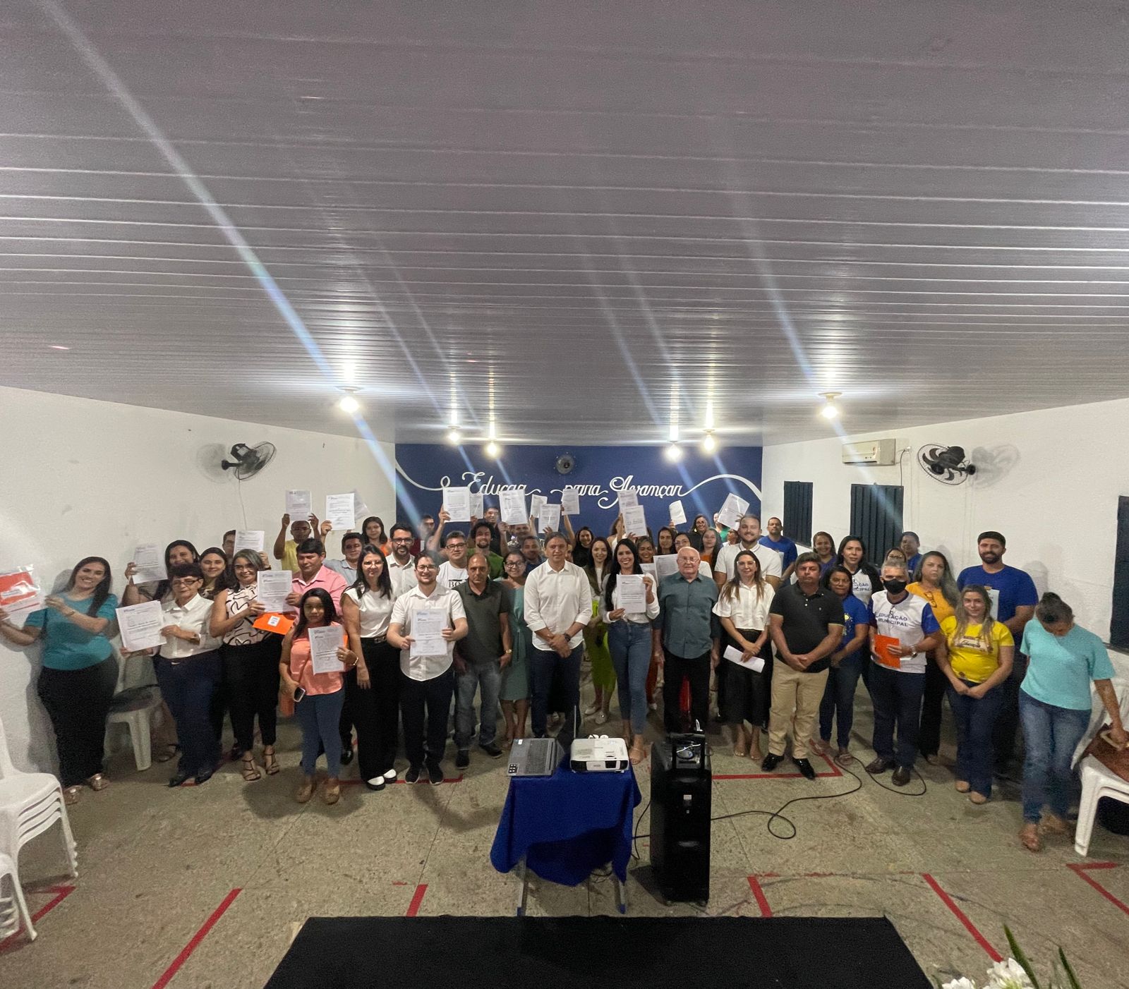 Aprovados no concurso público assinam termo de posse durante solenidade em Água Branca Aprovados no concurso público assinam termo de posse durante solenidade em Água Branca