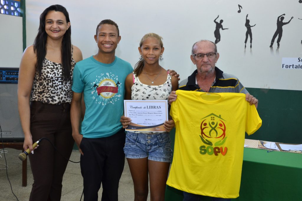 Assistência Social de Água Branca entrega certificados de curso de libras aos jovens do SCFV Assistência Social de Água Branca entrega certificados de curso de libras aos jovens do SCFV