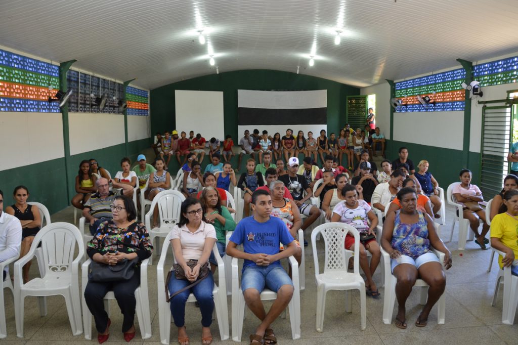 Assistência Social de Água Branca entrega certificados de curso de libras aos jovens do SCFV