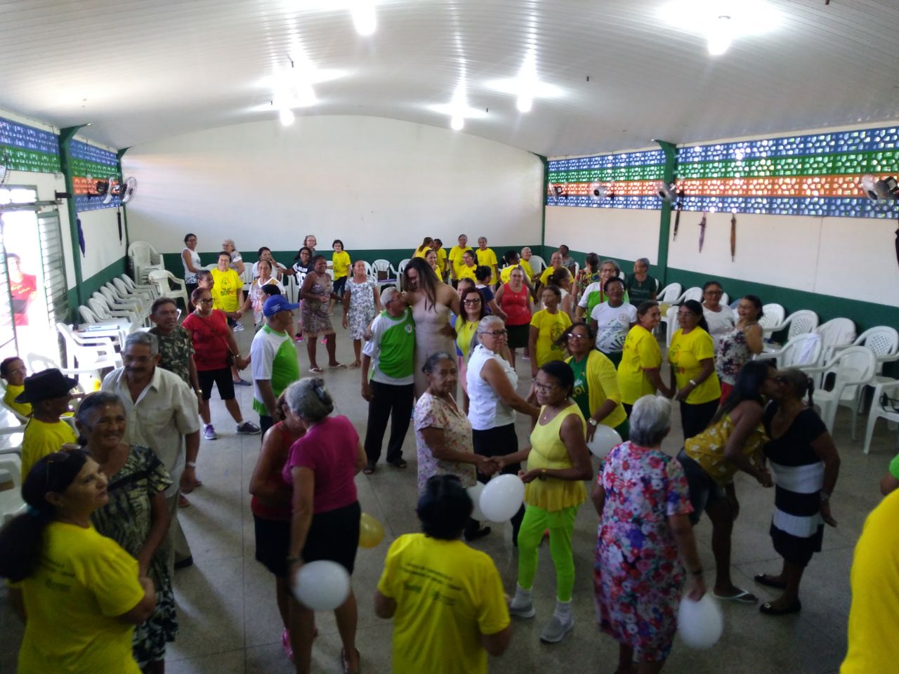 Assistência Social de Água Branca realiza festa de aniversário para os idosos do SCFV