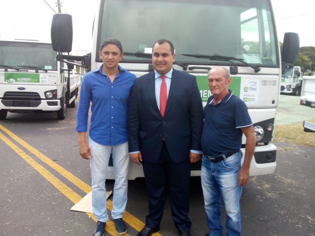 Caminhão dará suporte à produção agrícola familiar de Água Branca Caminhão dará suporte à produção agrícola familiar de Água Branca