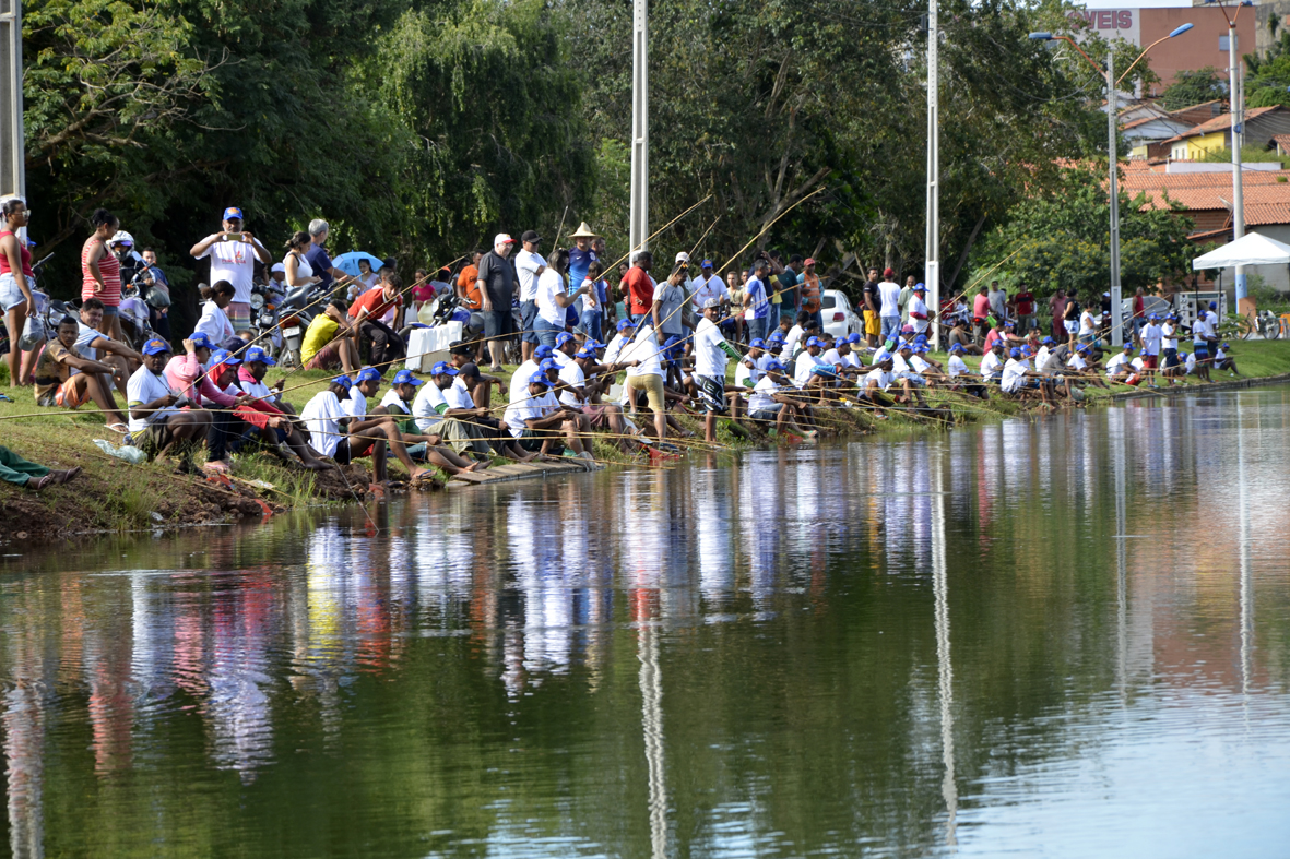 Campeonato de Pescaria de Água Branca reúne dezenas de participantes na Orla do Açude Campeonato de Pescaria de Água Branca reúne dezenas de participantes na Orla do Açude