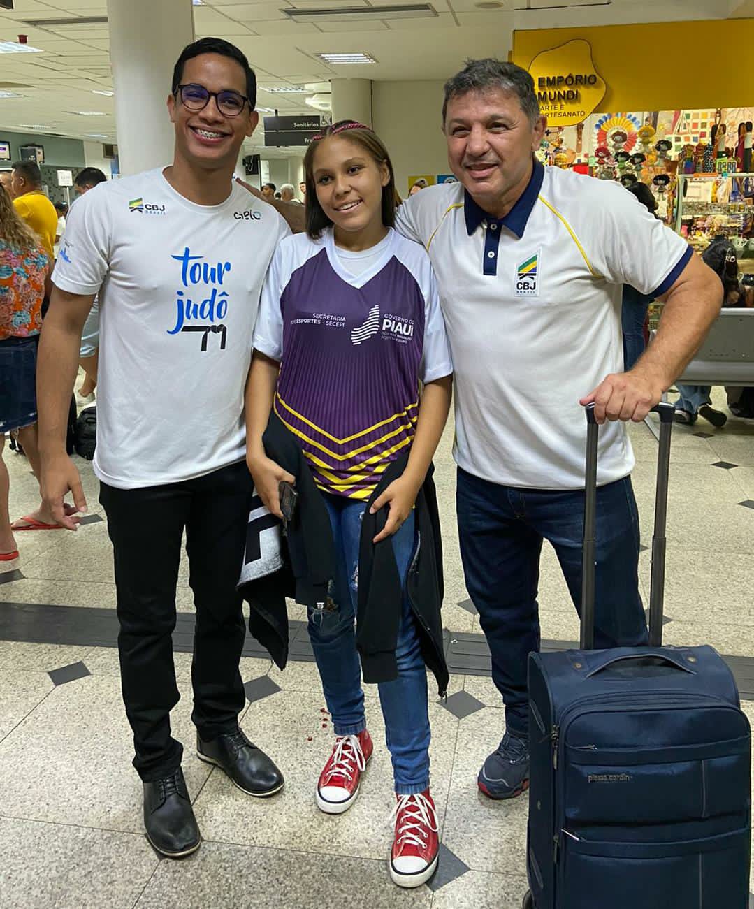 Com apoio da Prefeitura, estudantes de Água Branca se destacam no esporte e rumam a Brasília para disputarem competições nacionais Com apoio da Prefeitura, estudantes de Água Branca se destacam no esporte e rumam a Brasília para disputarem competições nacionais