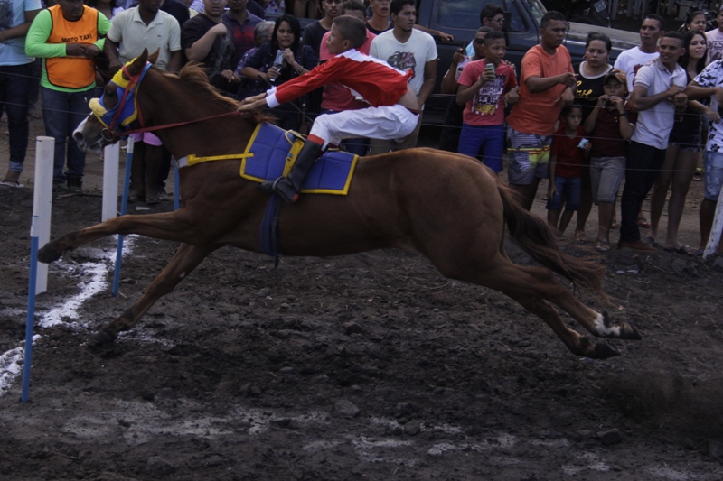 Corrida de Cavalos movimenta a cidade de Água Branca Corrida de Cavalos movimenta a cidade de Água Branca