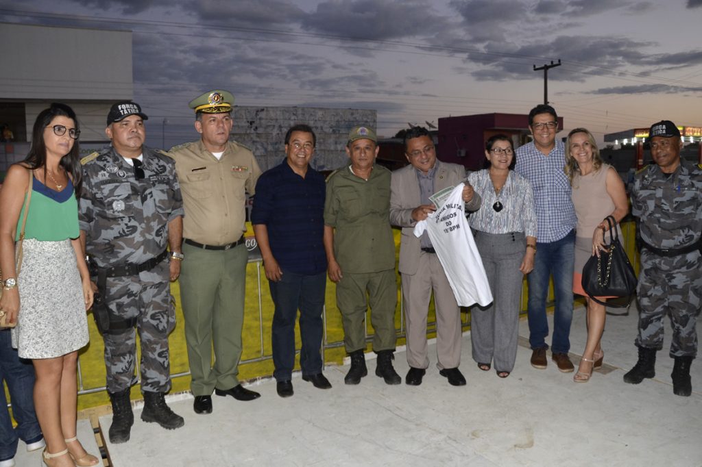 Desfile cívico reúne autoridades em Água Branca
