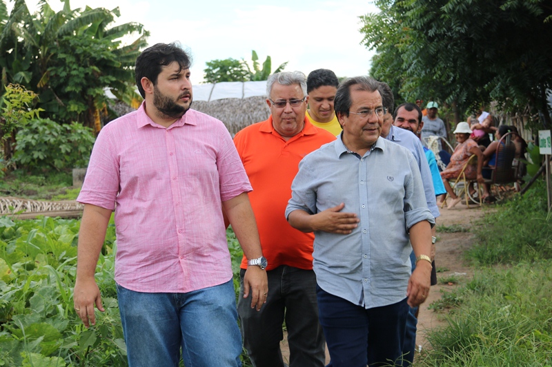 Diretor da Agespisa visita bairros de Água Branca mais afetados pela falta d’água Diretor da Agespisa visita bairros de Água Branca mais afetados pela falta d’água
