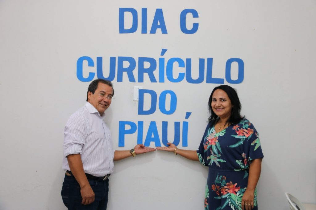 Educação de Água Branca discute construção do currículo comum estadual