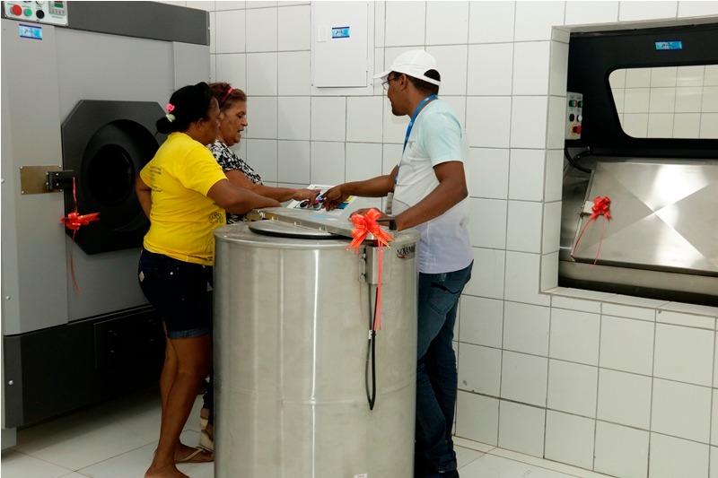 Equipe do Hospital Água Branca participa de treinamento para utilizar equipamentos da lavanderia Equipe do Hospital Água Branca participa de treinamento para utilizar equipamentos da lavanderia