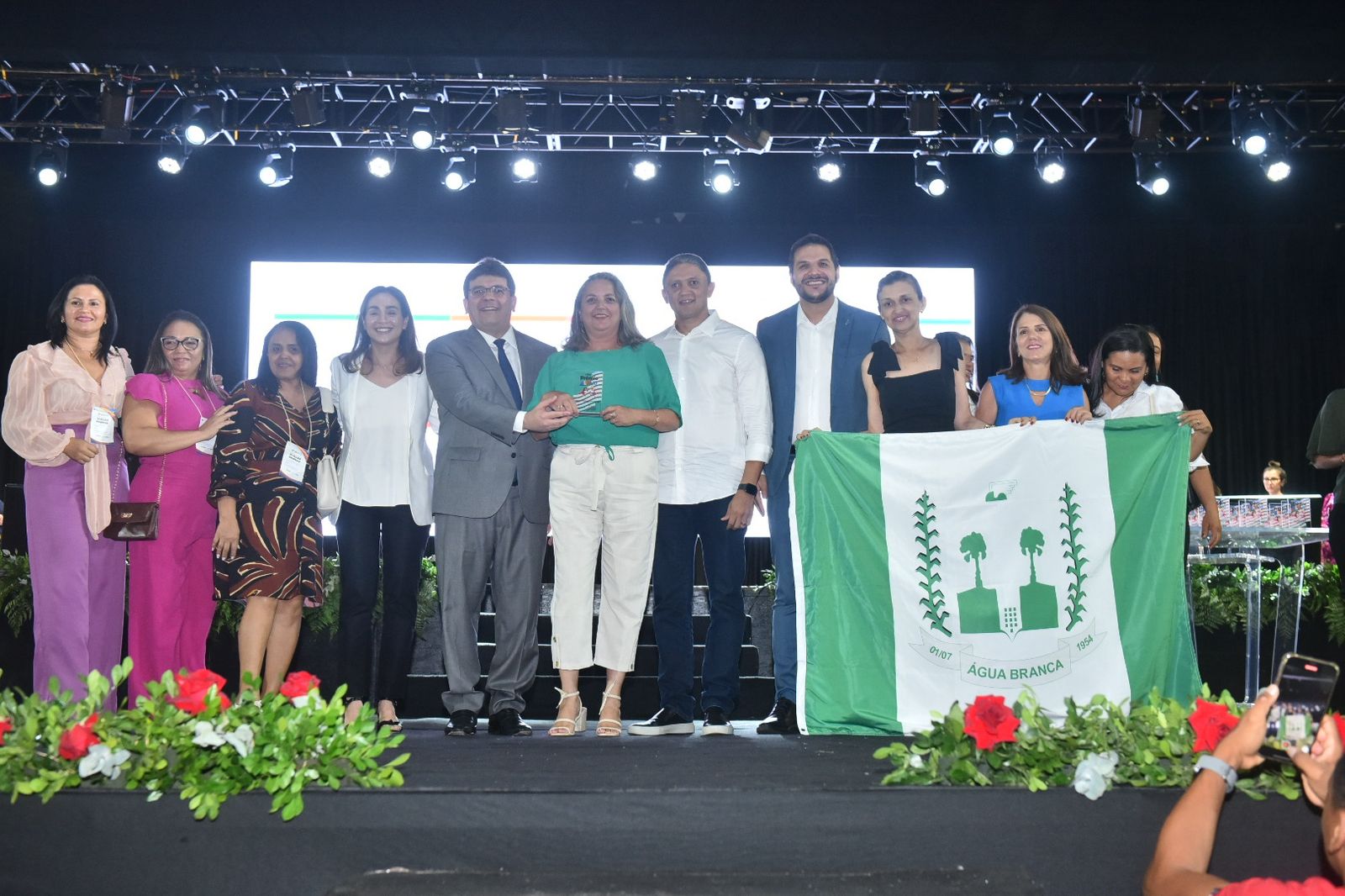 Escola Municipal Anatália Carneiro de Água Branca recebe o Prêmio Alfa-10 por destaque em alfabetização no Piauí
