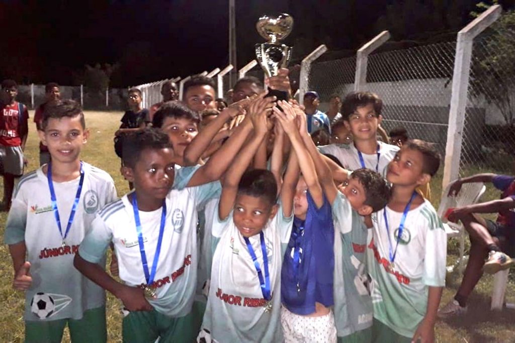Escolinhas de Água Branca encerram atividades do ano com competição em Angical Escolinhas de Água Branca encerram atividades do ano com competição em Angical