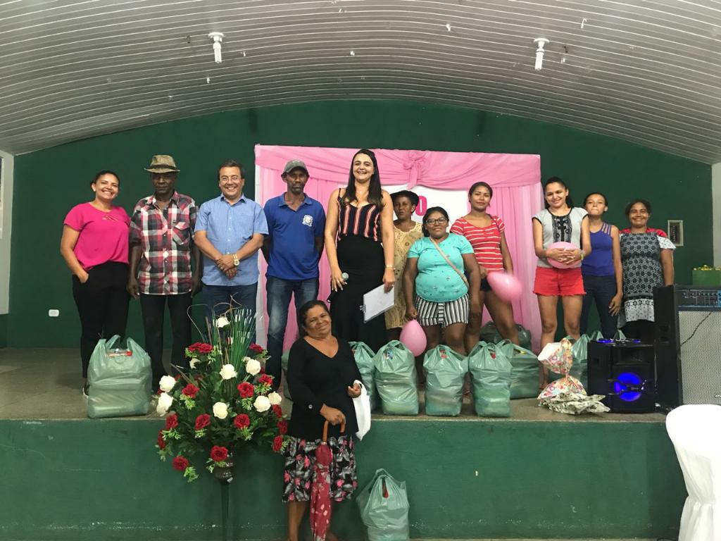 Famílias de Água Branca são beneficiadas com cestas básicas do programa Pão Na Mesa Famílias de Água Branca são beneficiadas com cestas básicas do programa Pão Na Mesa