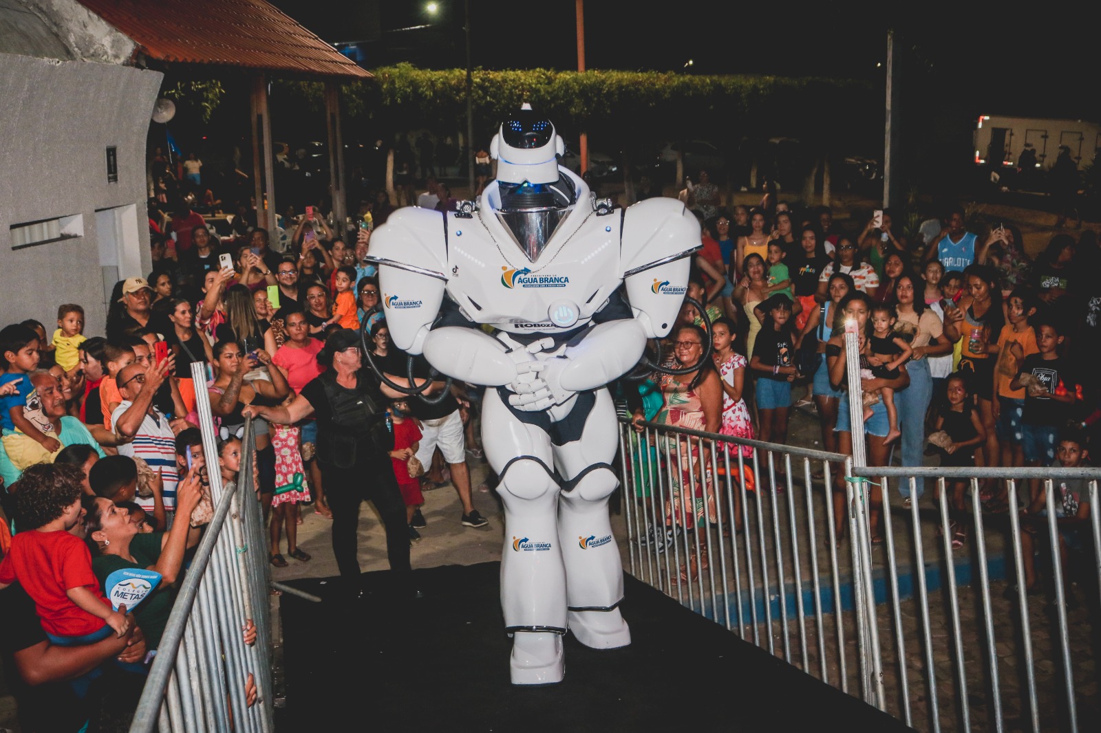 Festa das Crianças da Prefeitura reúne 10 mil pessoas na Praça de Eventos em Água Branca