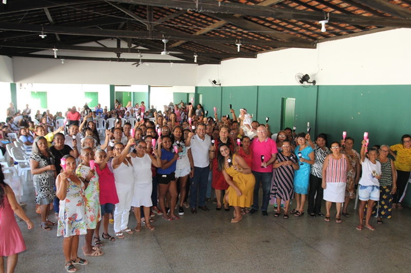 Festa homenageia mães que participam das atividades do SCFV