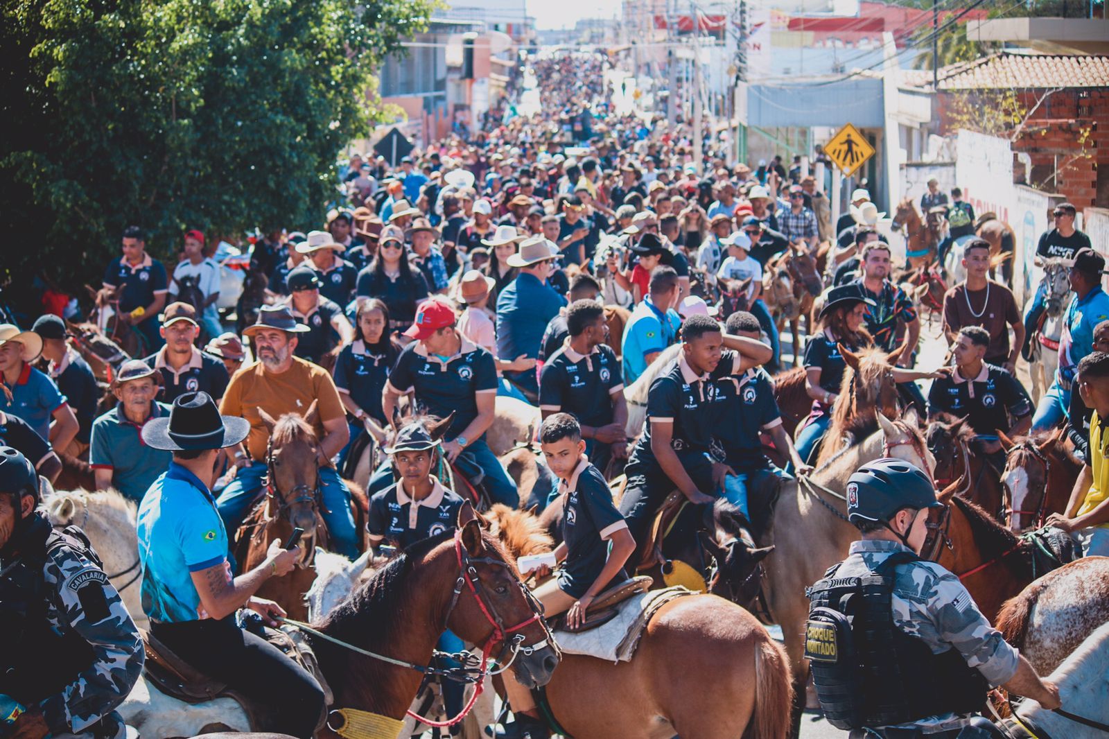 Grande Cavalgada e Shows na Arena Mangal reúnem multidão nos Festejos de Água Branca