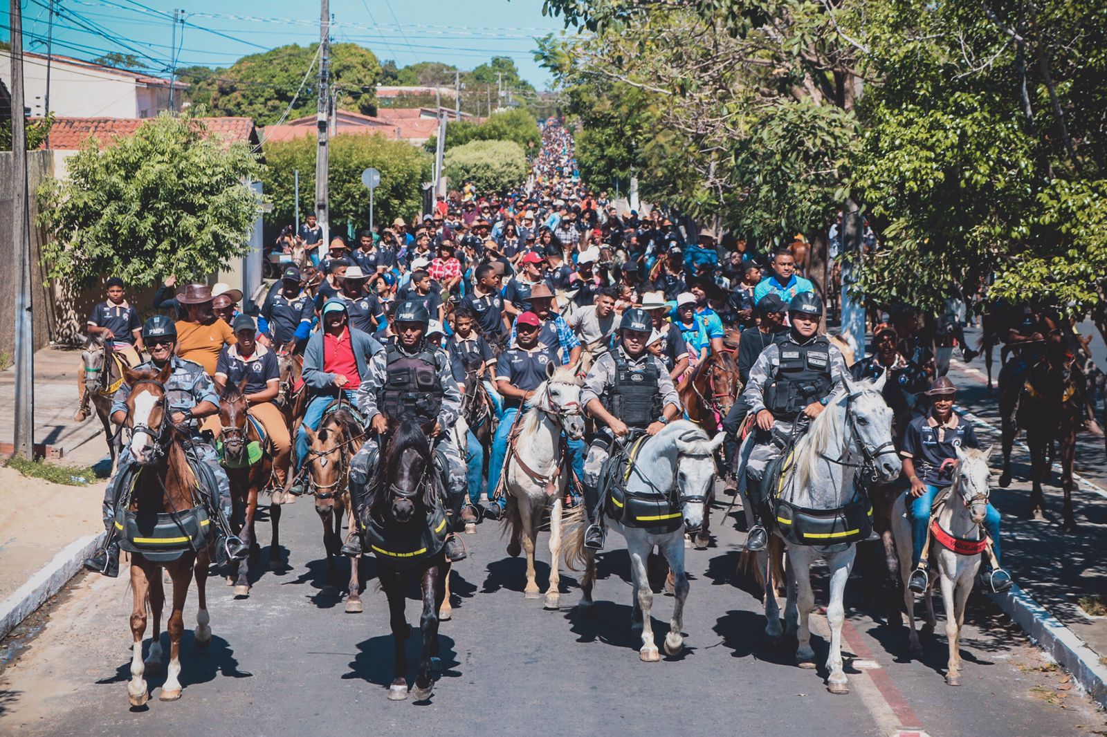 Grande Cavalgada e Shows na Arena Mangal reúnem multidão nos Festejos de Água Branca