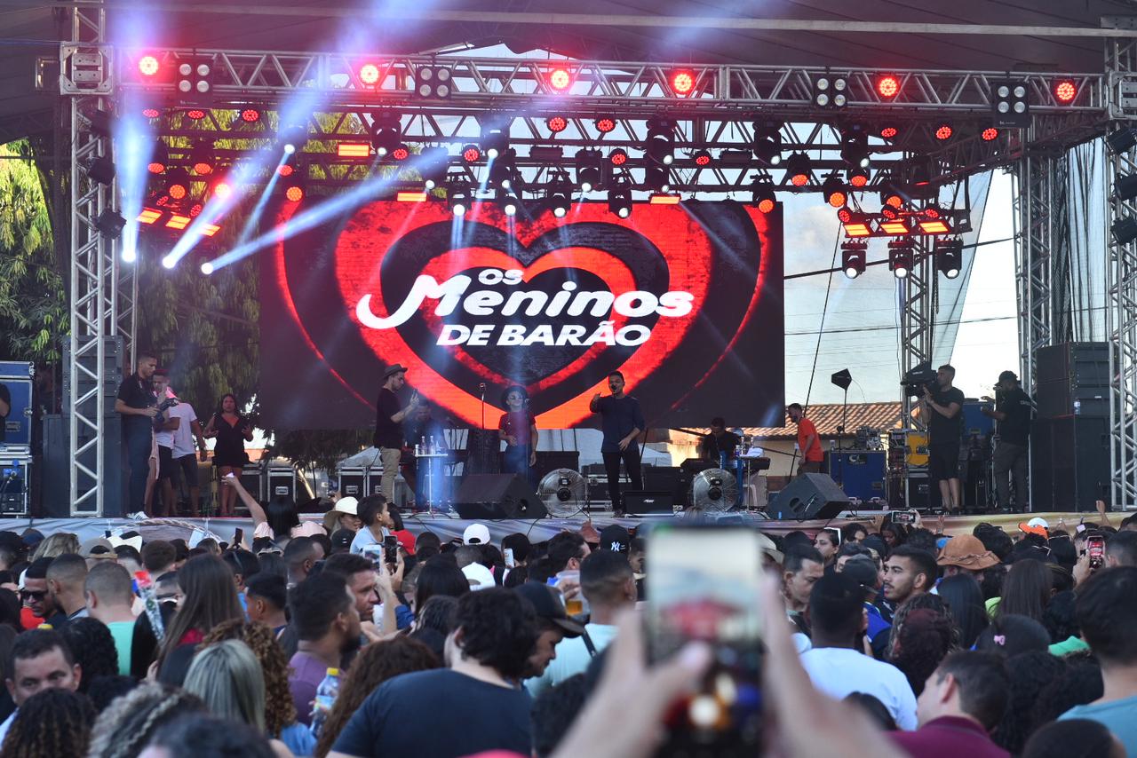 Grande Cavalgada e Shows na Arena Mangal reúnem multidão nos Festejos de Água Branca