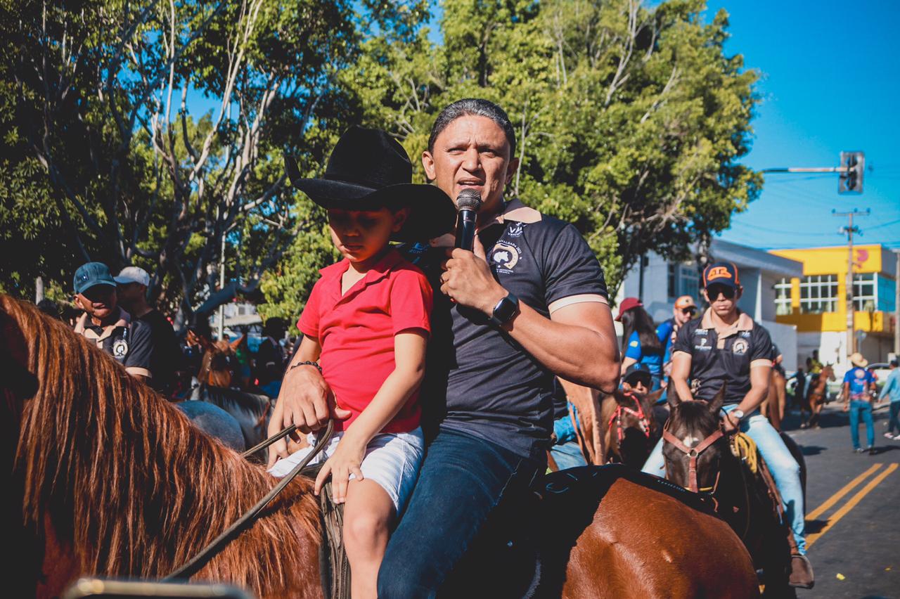 Grande Cavalgada e Shows na Arena Mangal reúnem multidão nos Festejos de Água Branca