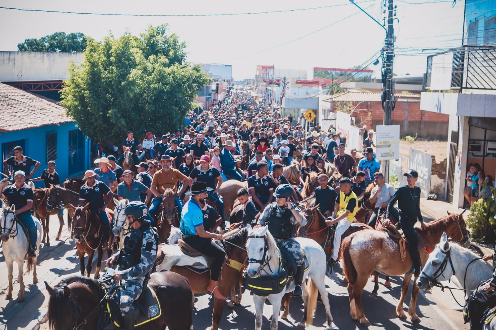 Grande Cavalgada e Shows na Arena Mangal reúnem multidão nos Festejos de Água Branca