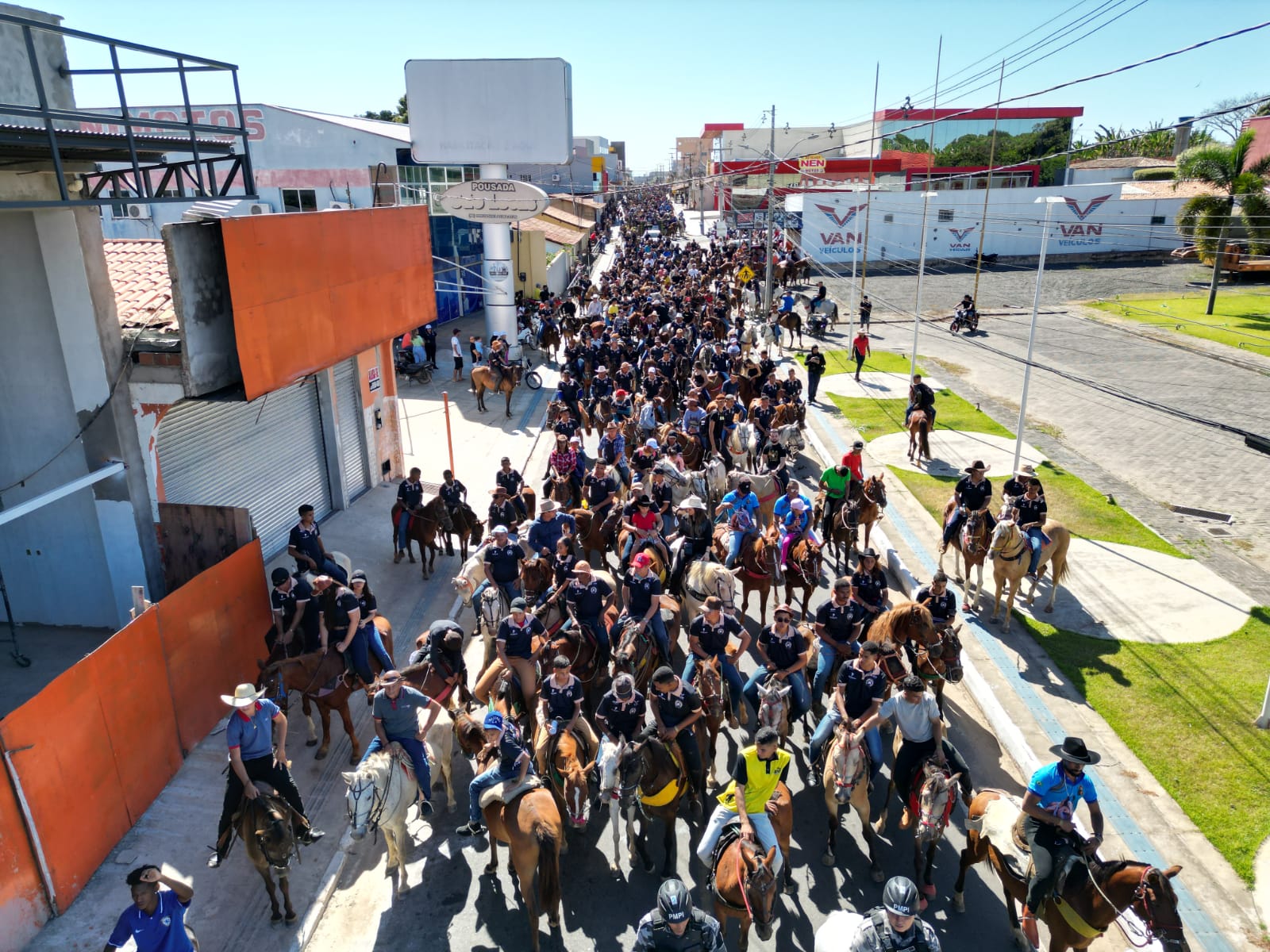 Grande Cavalgada e Shows na Arena Mangal reúnem multidão nos Festejos de Água Branca