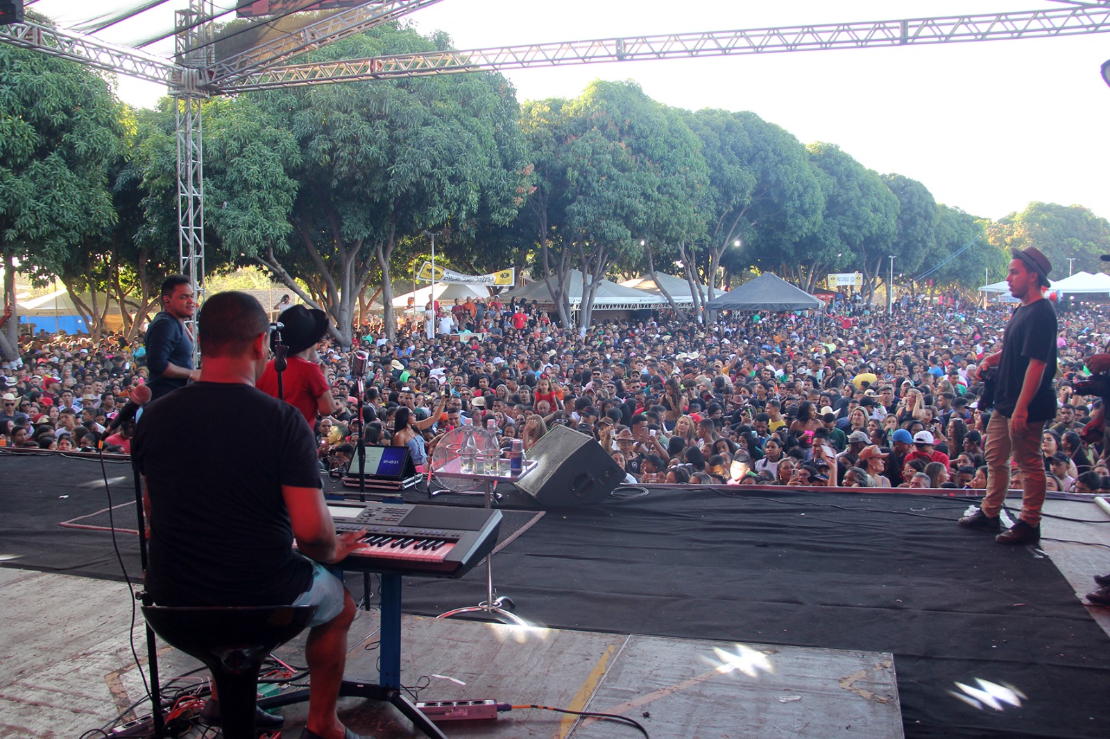 Grande Cavalgada e Shows na Arena Mangal reúnem multidão nos Festejos de Água Branca
