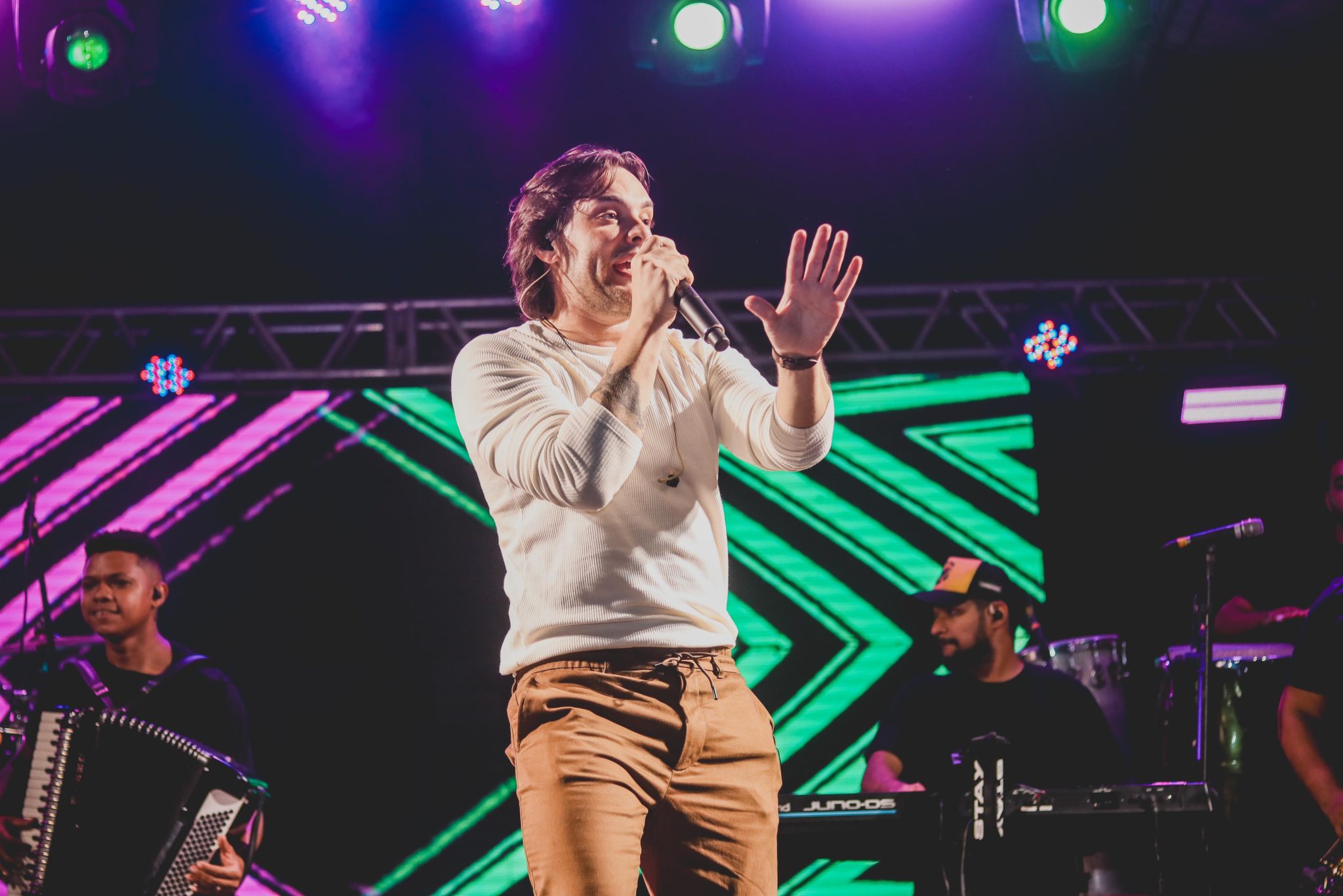 Grandes shows animaram o público no último dia dos Festejos da Comunidade Santo Antônio, em Água Branca Grandes shows animaram o público no último dia dos Festejos da Comunidade Santo Antônio, em Água Branca