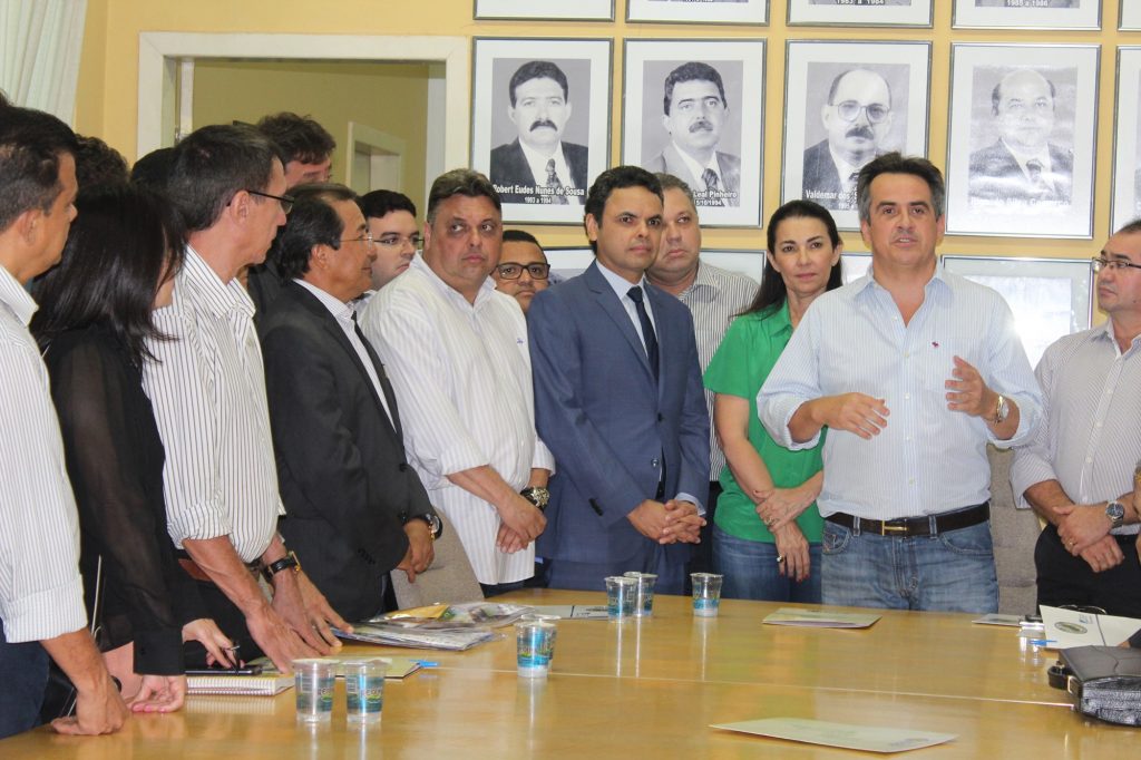 Jonas Moura discute aquisição de novas ambulâncias com Wellington Dias e prefeitos Jonas Moura discute aquisição de novas ambulâncias com Wellington Dias e prefeitos