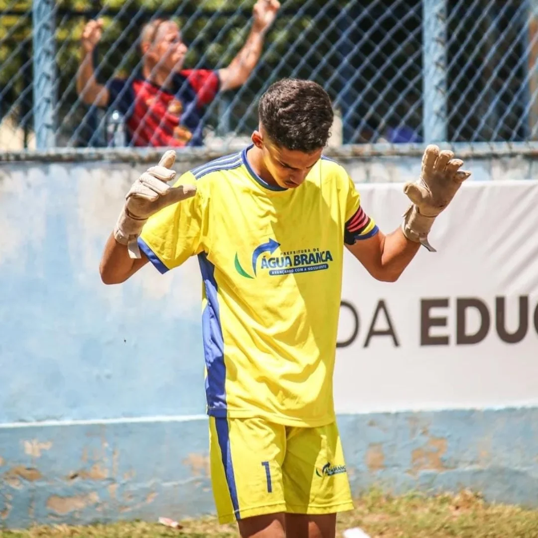 Jovem goleiro aguabranquense é selecionado para a Taça das Favelas em São Paulo Jovem goleiro aguabranquense é selecionado para a Taça das Favelas em São Paulo