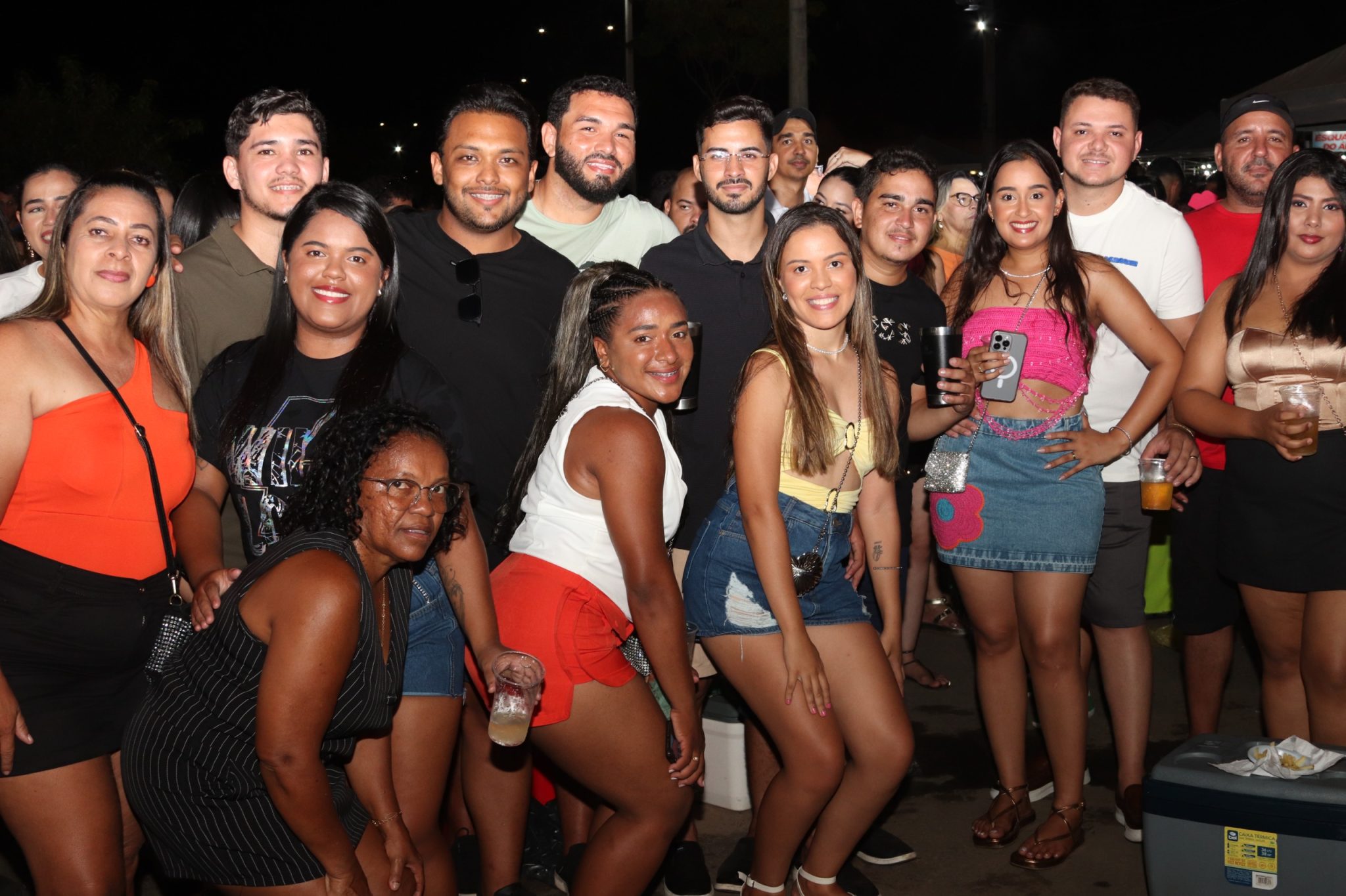 Léo Santana arrasta multidão na primeira noite do Carnaval Água Branca 2025