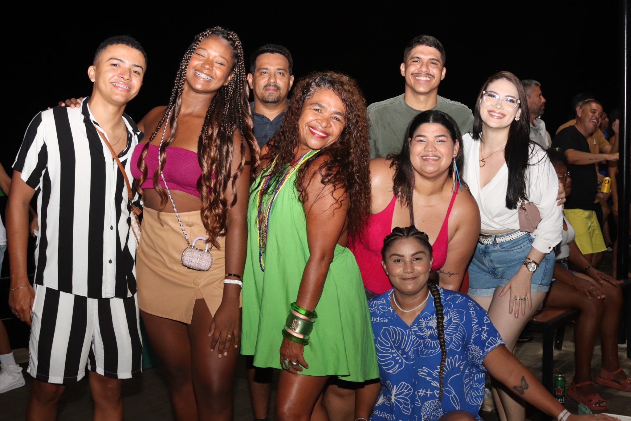Léo Santana arrasta multidão na primeira noite do Carnaval Água Branca 2025