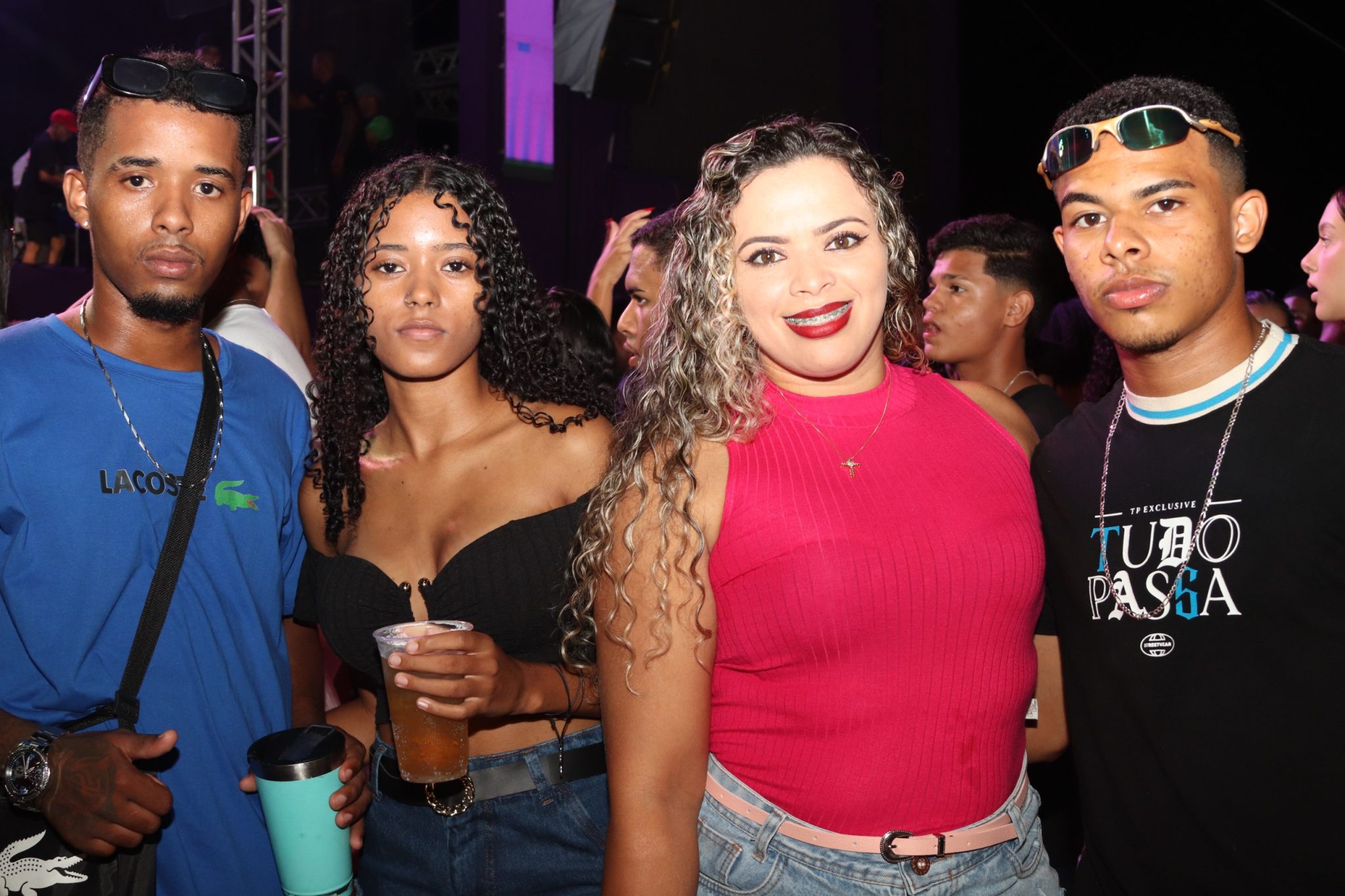 Léo Santana arrasta multidão na primeira noite do Carnaval Água Branca 2025