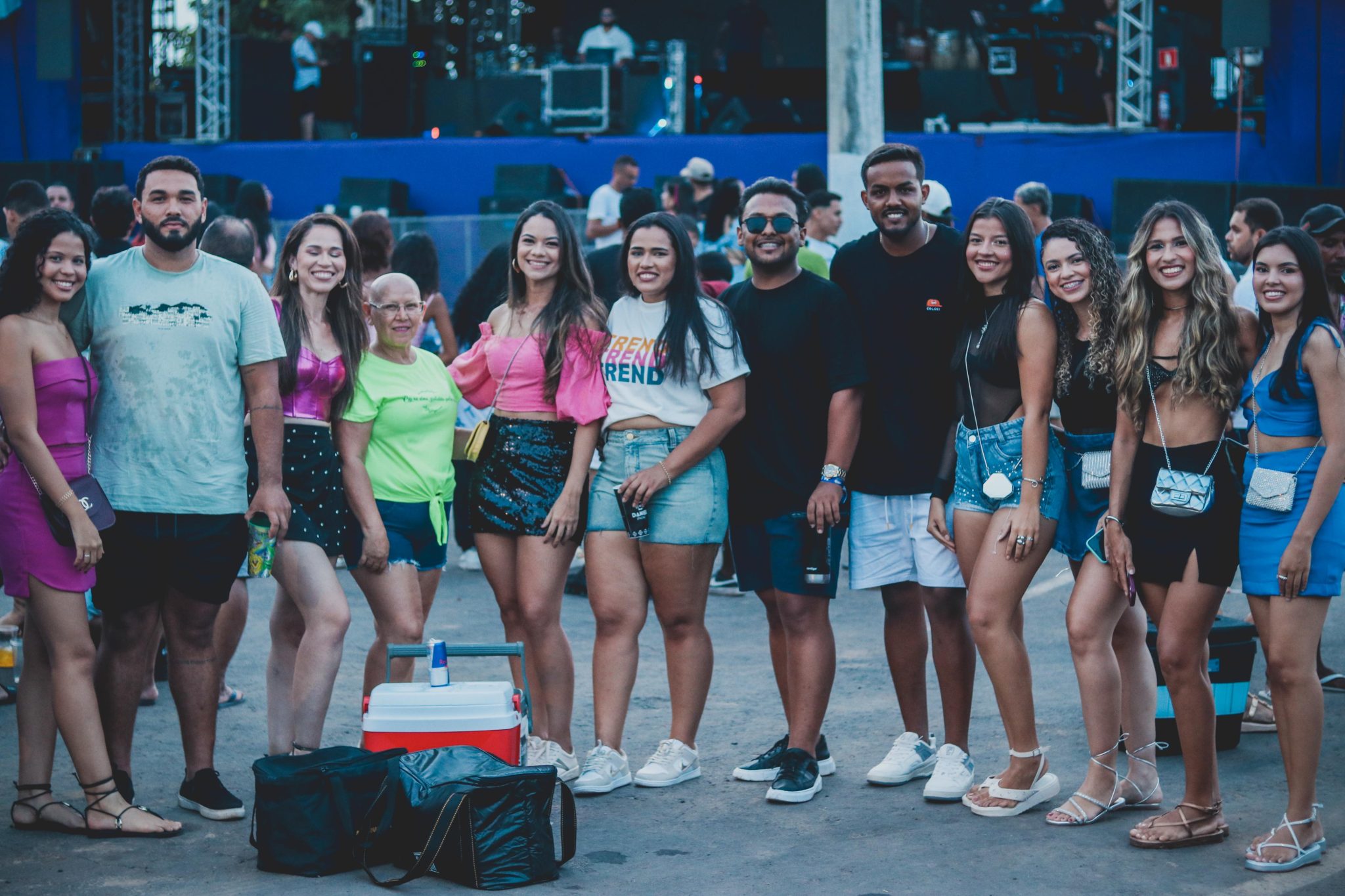 Léo Santana arrasta multidão na primeira noite do Carnaval Água Branca 2025