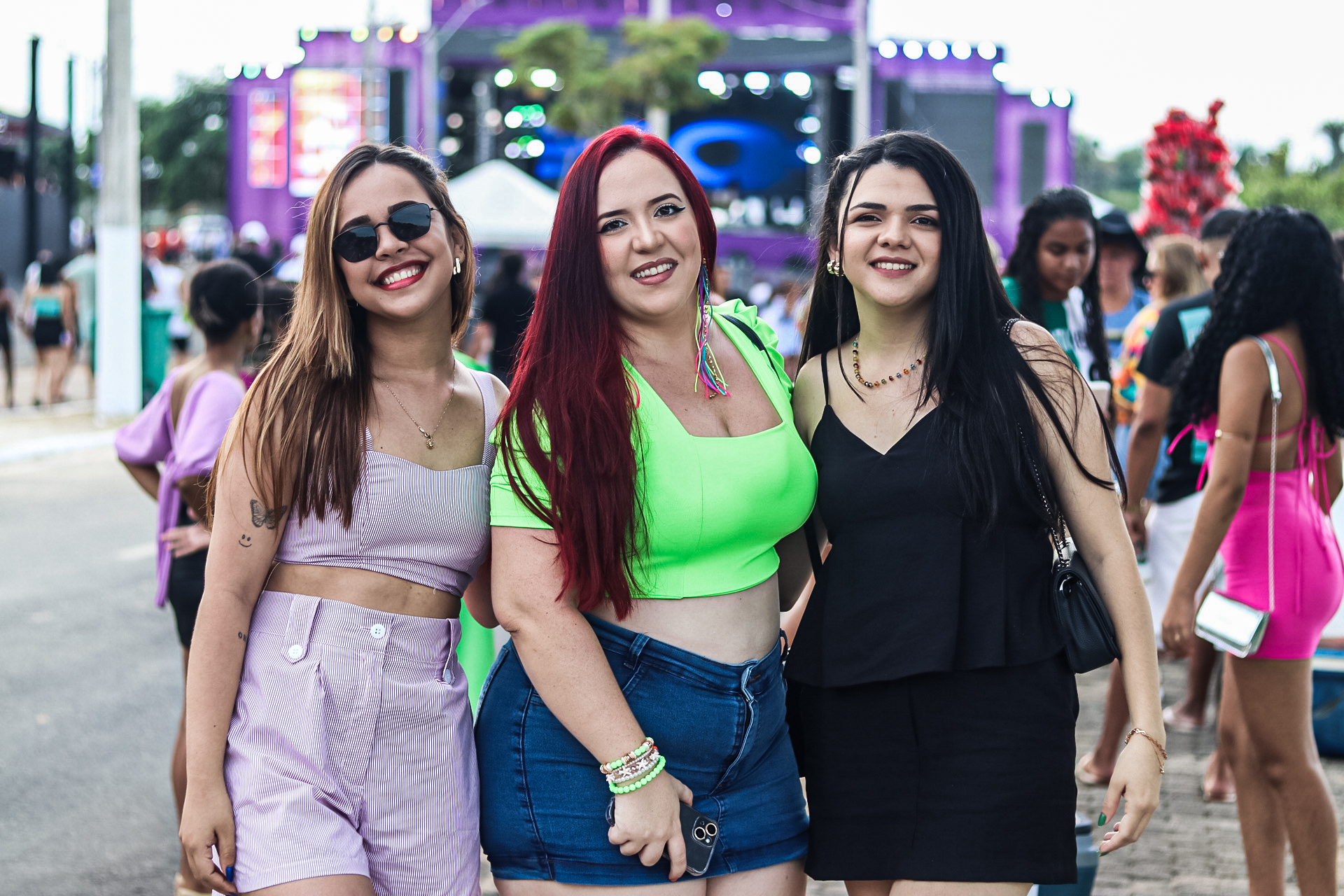 Léo Santana arrasta multidão na primeira noite do Carnaval Água Branca 2025