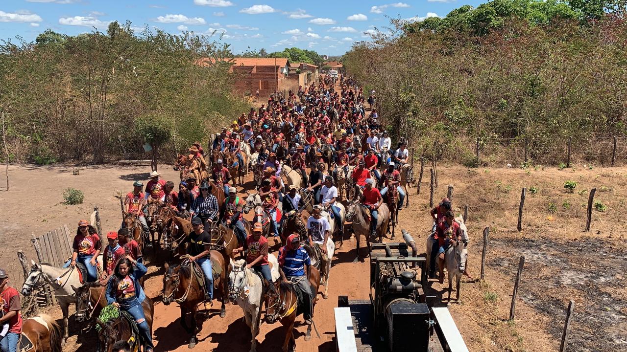 Mega Cavalgada 2019: centenas de vaqueiros desfilam pelas ruas de Água Branca Mega Cavalgada 2019: centenas de vaqueiros desfilam pelas ruas de Água Branca