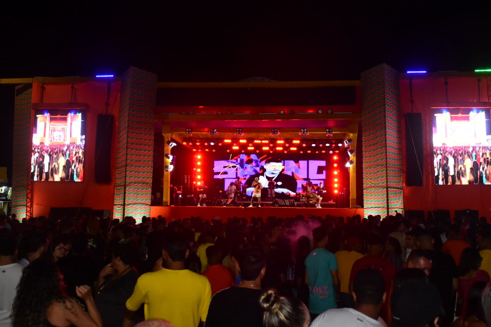 Muita folia e animação no Carnaval de Água Branca: Júnior Vianna abre 1º dia de folia