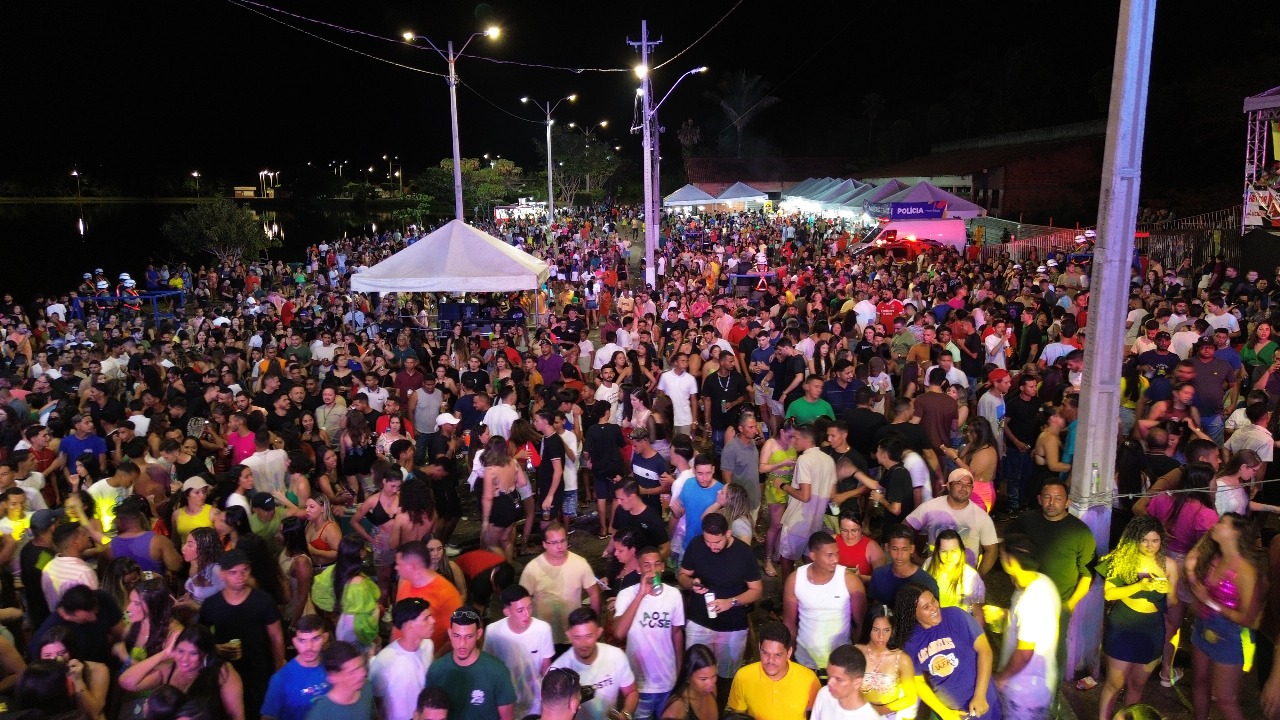 Multidão lota a Orla do Açude e consolida o Carnaval de Água Branca como o maior do Piauí