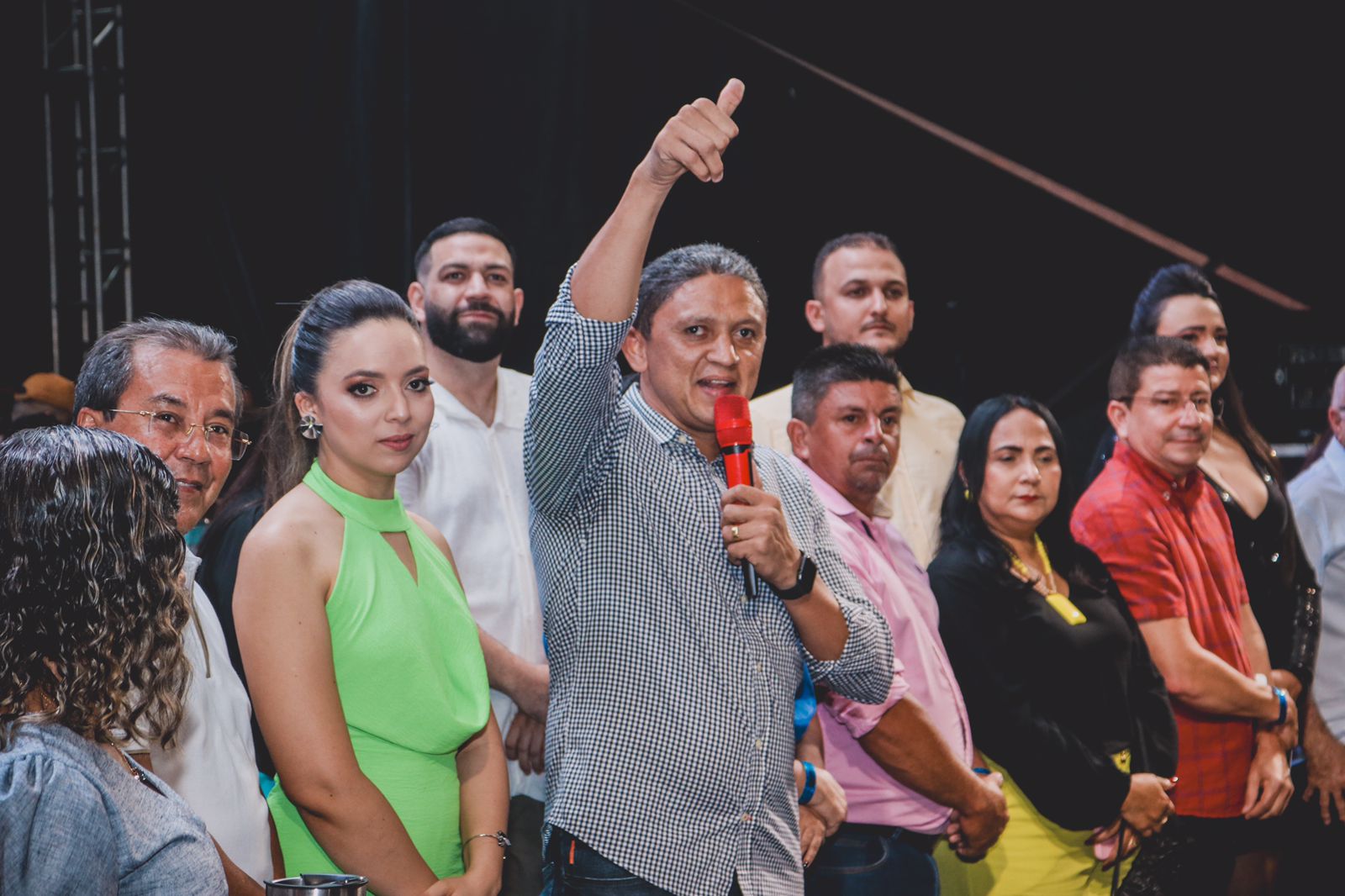 Multidão lota Praça de Eventos no mega show de encerramento da comemoração dos 69 anos de Água Branca