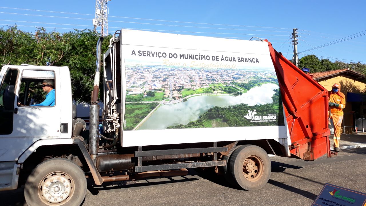 Município de Água Branca recebe reforço na coleta de lixo Município de Água Branca recebe reforço na coleta de lixo