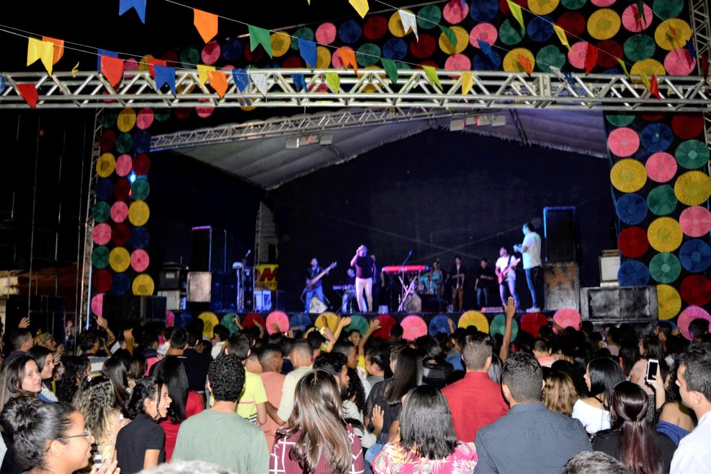 Noite evangélica emociona o público na segunda noite da Semana Cultural de Água Branca Noite evangélica emociona o público na segunda noite da Semana Cultural de Água Branca
