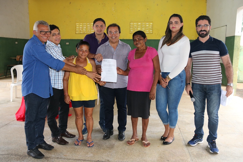 Prefeito de Água Branca assina ordem de serviço para construção de banheiros domiciliares Prefeito de Água Branca assina ordem de serviço para construção de banheiros domiciliares