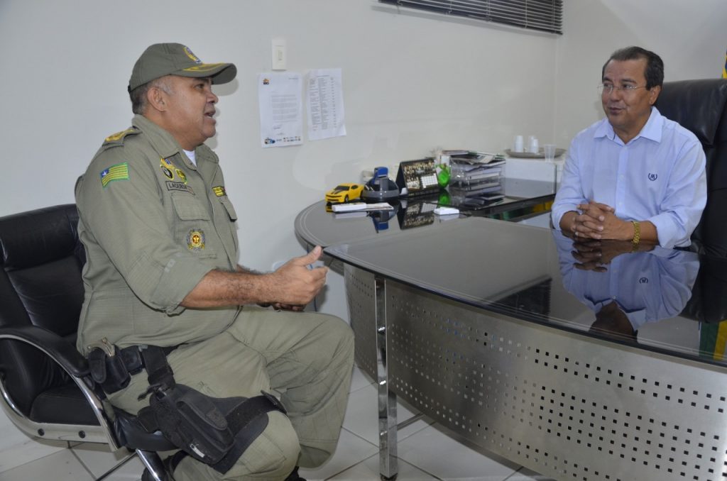 Prefeito de Água Branca e comandante do 18º BPM discutem Plano de Segurança para o Médio Parnaíba Prefeito de Água Branca e comandante do 18º BPM discutem Plano de Segurança para o Médio Parnaíba