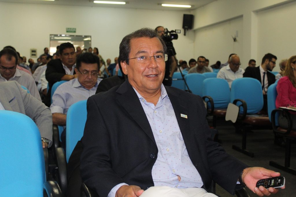 Prefeito Jonas Moura participa de reunião para discutir endividamento dos municípios