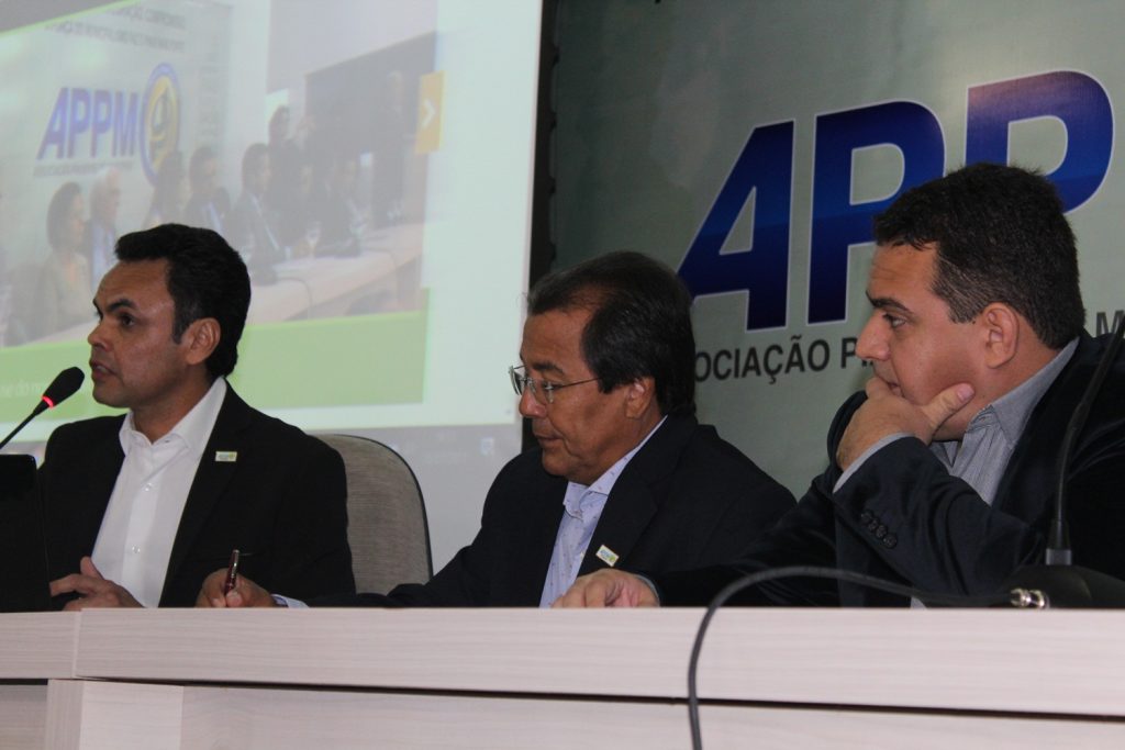 Prefeito Jonas Moura participa de reunião para discutir endividamento dos municípios