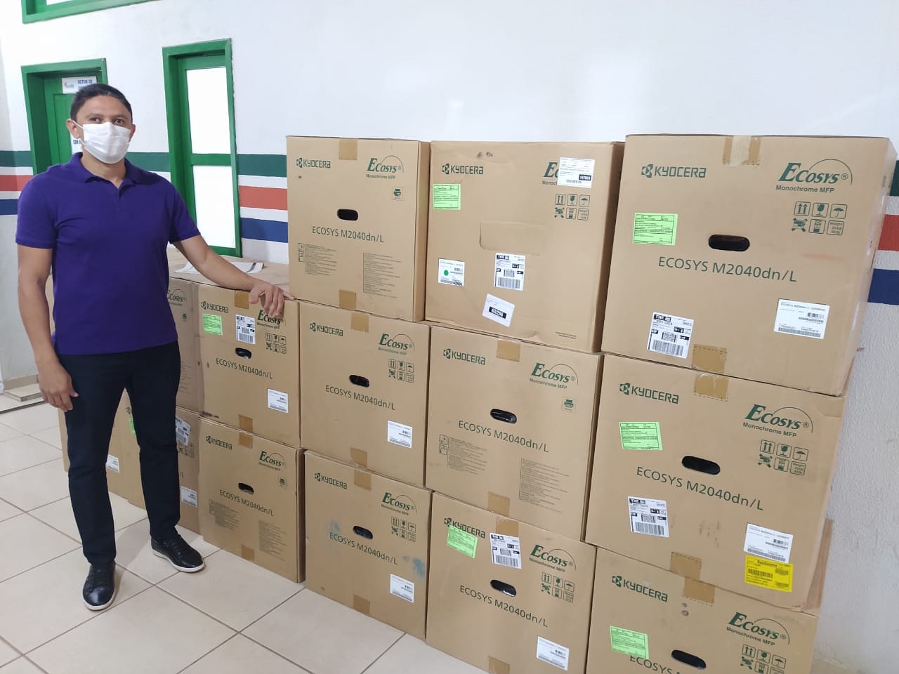 Prefeito Júnior Ribeiro entrega equipamentos tecnológicos para escolas de Água Branca Prefeito Júnior Ribeiro entrega equipamentos tecnológicos para escolas de Água Branca